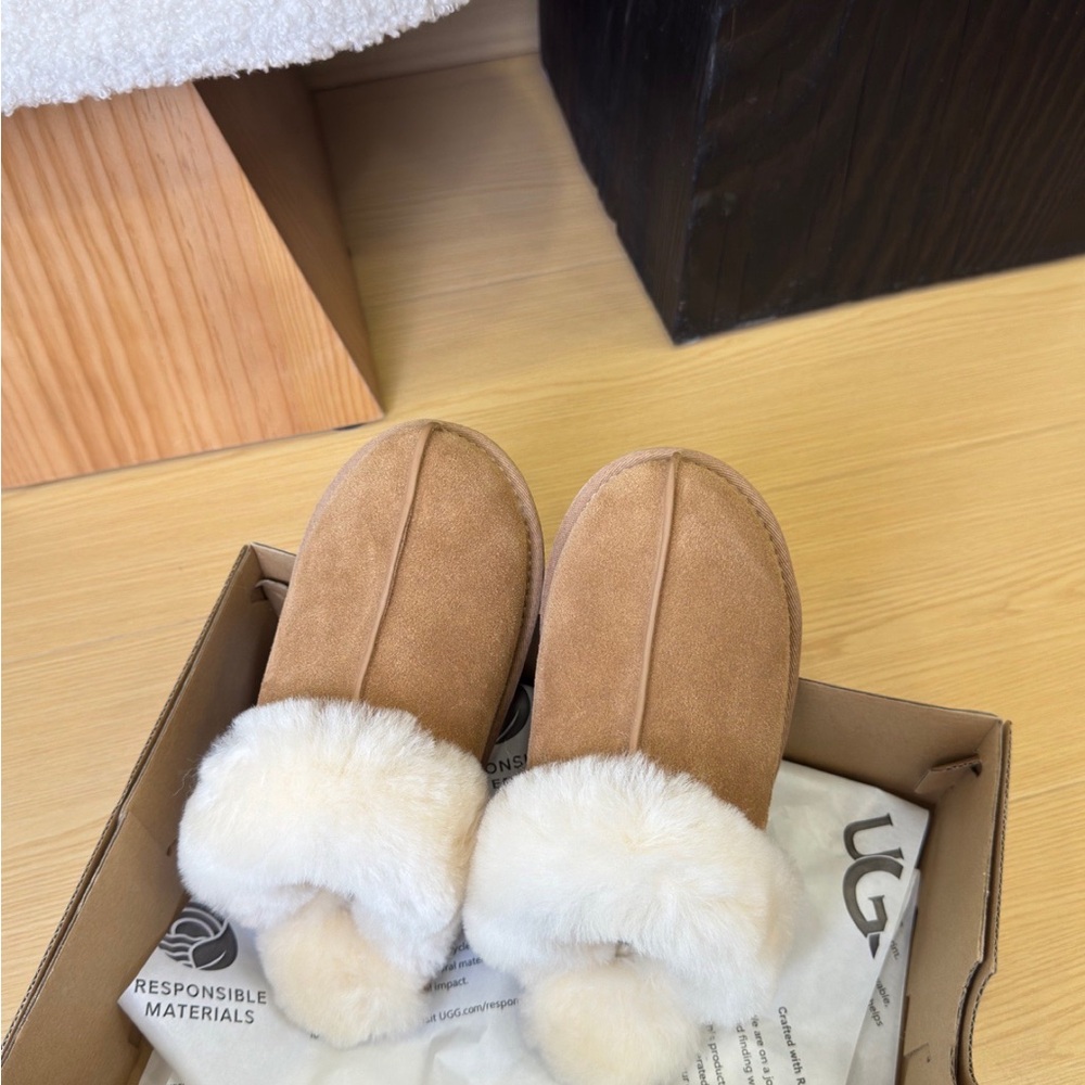 UGG SCUFFETTE ll - Picture 2 of 6